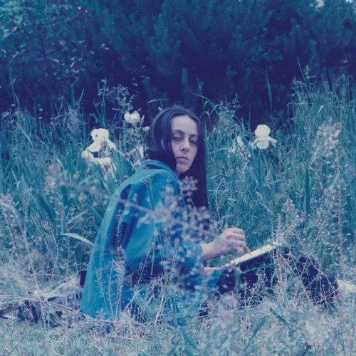 Giovane donna erba alta - donna,