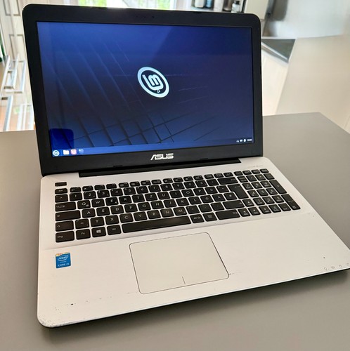 Asus x556l 2 ghz - 15,6", 2,2