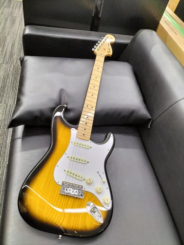Chitarra elettrica usata