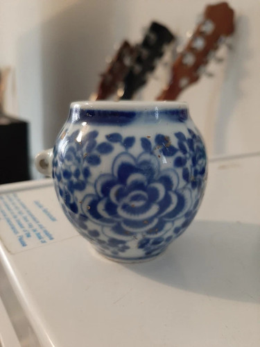 Antico vaso mangiatoia per