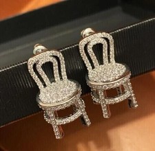 Orecchini a perno donna sedia