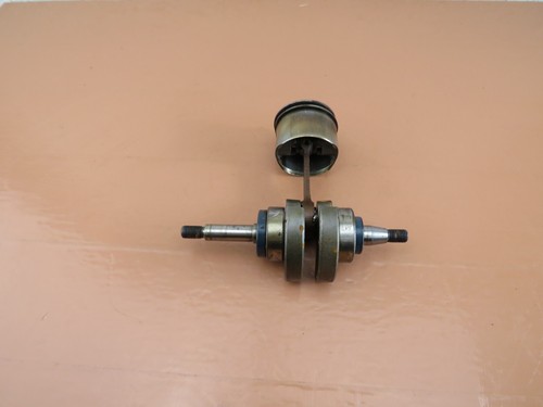 Albero motore con pistone - , per