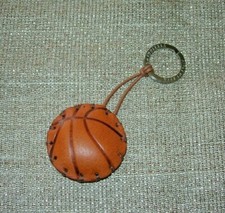 SPORT PALLA DA BASKET A PORTACHIAVI ARTIGIANALE IN CUOIO LA CUOIERIA 