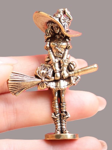 Minifigurina strega scopa - minifigurina, su