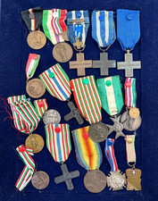 Lotto di 17 Medaglie con