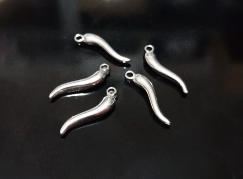 5pz ciondoli charms corno