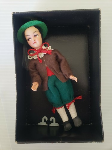 Bambola vintage souvenir - vintage,