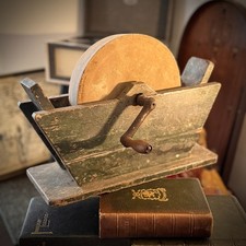 Antica pietra affilatrice mola