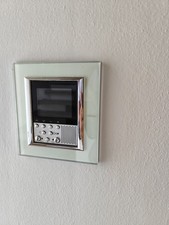 Monitor videocitofono BT-349311 AXOLUTE 2,5" con cornice bianca