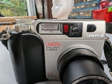Olympus Camedia fotocamera digitale 2.1 Mega Pixel modello-2020 Z con borsa in pelle