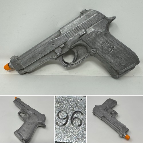 Pistola fittizia - fittizia,