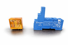 RELE  E ZOCCOLO FINDER 95.75 E