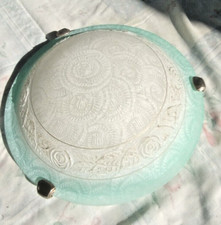 plafoniera vetro bianco con disegno contornato di verde