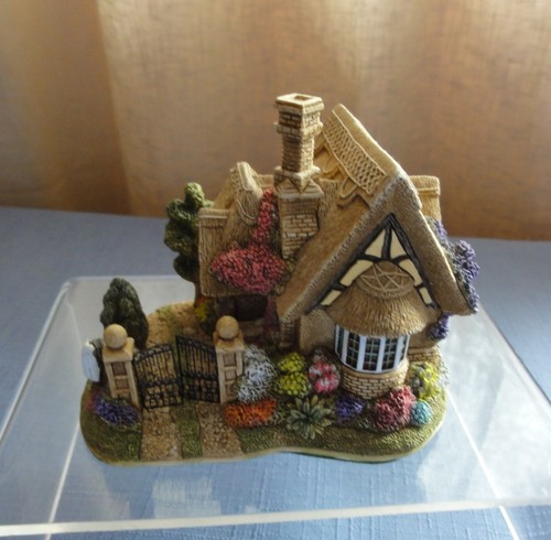 Lilliput lane pretty a - lane, as