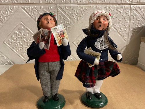 Byers choice caroler - 2-byers,