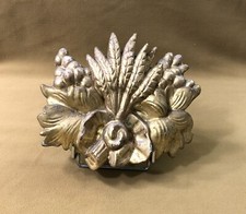 ancienne fronton en bois doré