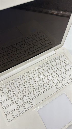 Apple macbook a1342 - macbook,