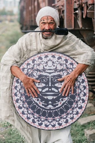 Enorme tamburo shaman smile - enorme,