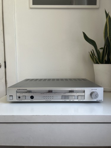 Amplificatore stereo integrato
