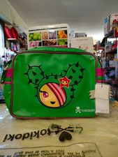 borsa a tracolla tokidoki verde, dettagli fucsia, con stampa