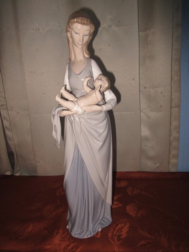 Lladro figurine 5086 mater - #5086, "mater