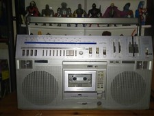 JVC RC M 80 GETTO BLASTER   BOOMBOX RADIO CASSETTE PLAYER VINTAGE  