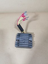 Regolatore raddrizzatore di