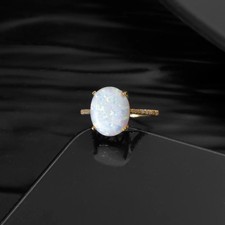 Anello opale bianco taglio