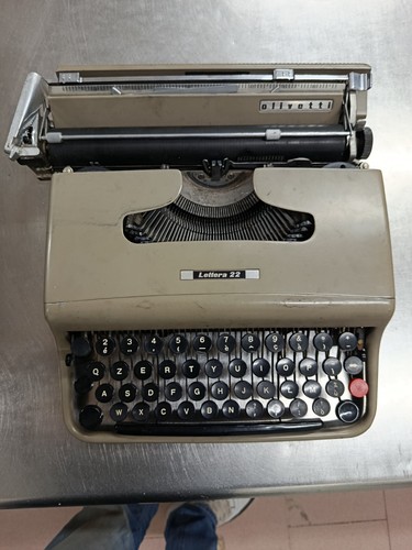 Macchina scrivere olivetti - scrivere,