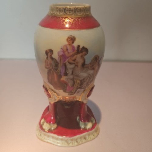 Antico vaso urna tre zampe