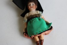 Antica bambola di porcellana