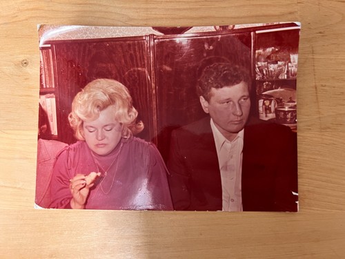Giovane donna anni uomo - anni,