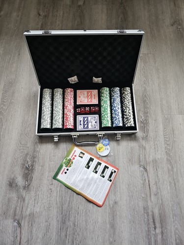 Set poker 300 fiches valigetta