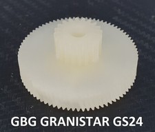 Primo ingranaggio in nylon per