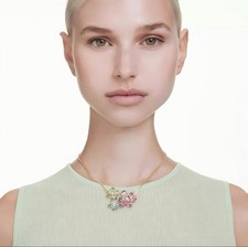 Collana con tre fiori in