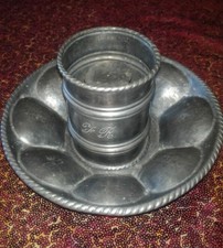 antico oggetto in peltro con