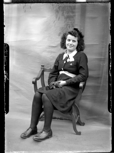 Jeune donna seduta sedia - jeune,