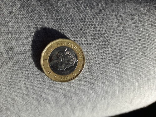 Moneta one pound - , regina