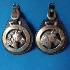 Testa di cavallo in ottone su martingala di cuoio finimento ornamento di cavalli