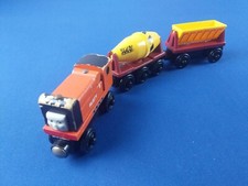 RUSTY con CARRELLI DA