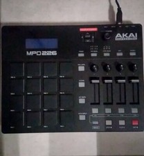 AKAI Professional Pro MPD226 Controller MIDI USB con 16x4 Pad MPC, MIDI In e Out
