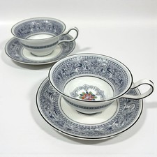 Raro piattino a tazza Wedgwood fiorentino indaco bianco dal Giappone