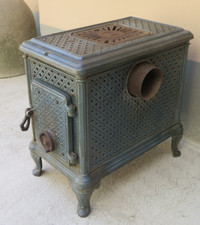 STUFA ANTICA IN GHISA SMALTATA LE FORESTIER STUFA A LEGNA ANTIQUARIATO