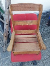 Vecchia Piccola Sedia In Legno