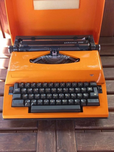 Macchina scrivere tedesca - macchina,