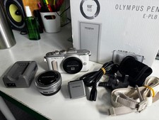Pacchetto Olympus PEN E-PL8 bianco + obiettivo pancake 14-42 EZ ED MSC
