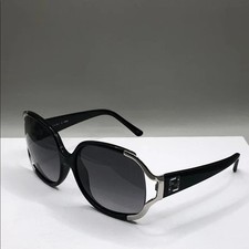 Occhiali da sole Fendi FS 5266R oversize farfalla con ritaglio, design logo cristallo.