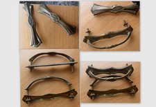 N° 2 maniglie per mobili vari in ottone viti in ferro -