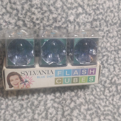 Sylvania blue dot flashcubes - blue,