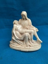 LA PIETA' MICHELANGELO STATUE